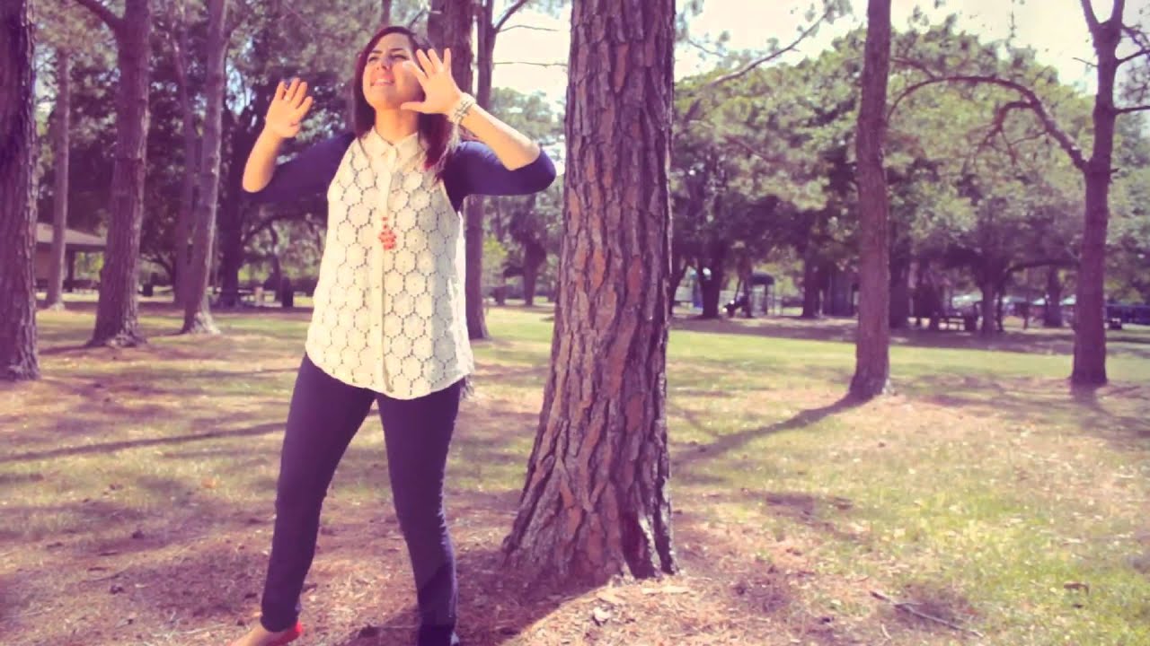 Yaina - En tu presencia - VideoClip Oficial