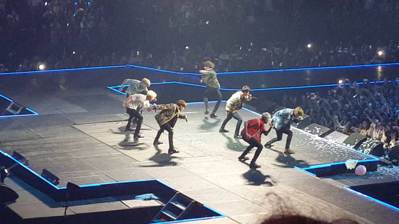 [Fancam] Kcon France 2016 - BTS - Save Me - Full song