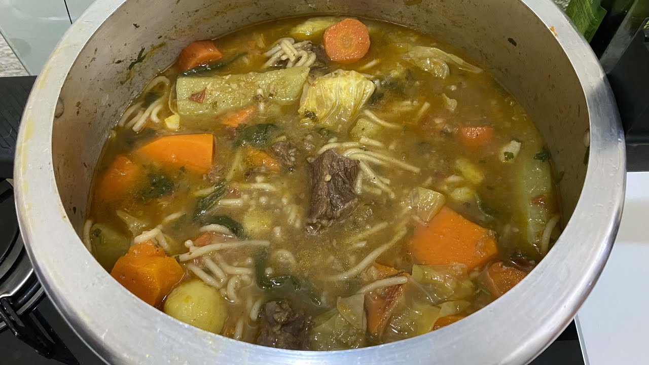 SOPA DE ENTULHO DELICIOSA COM MACARRÃO