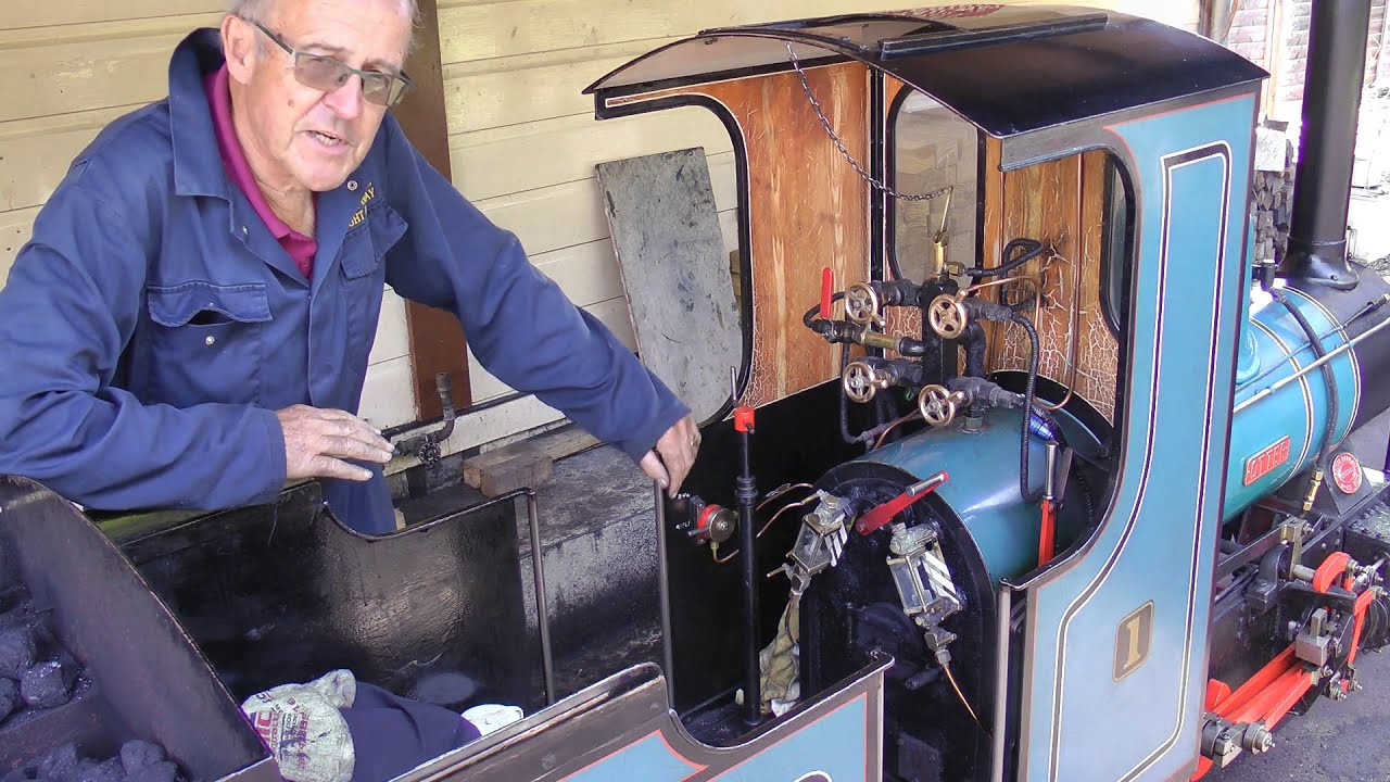 How a steam engine engine works. Beer Heights Light Railway, Pecorama.