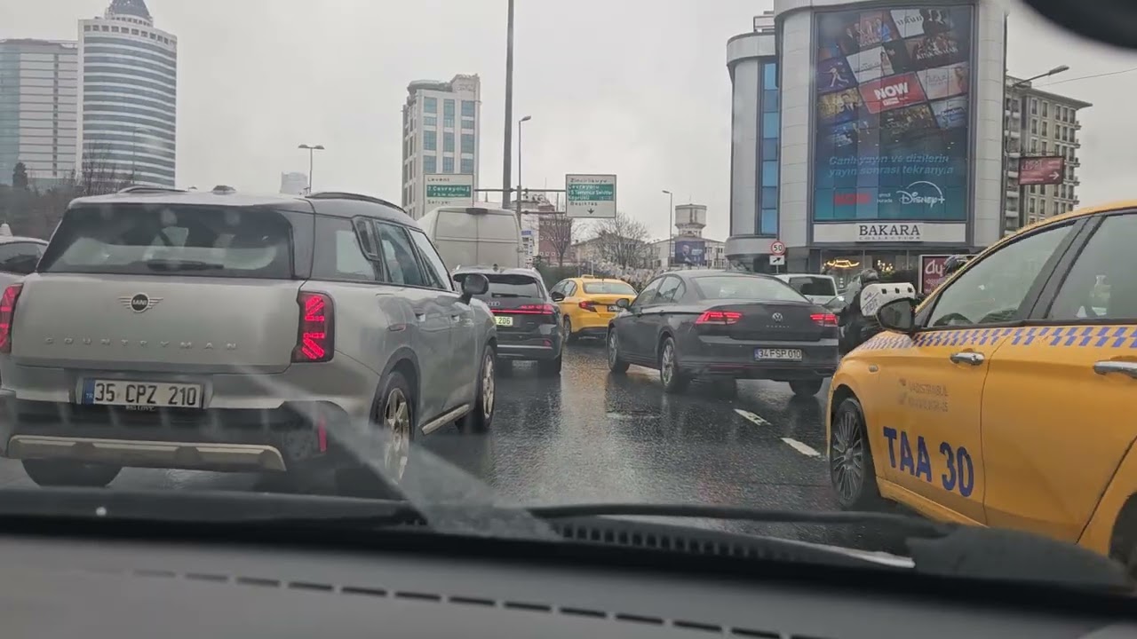 Şehir içi trafiğindeyiz...Levent trafiğindeyiz
