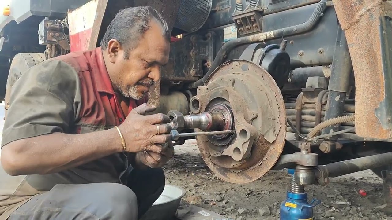 KingPin Laetha Work & Small Service On :- Ashok Leyland AVTR 4825.TH || SAAM, Kadodara 