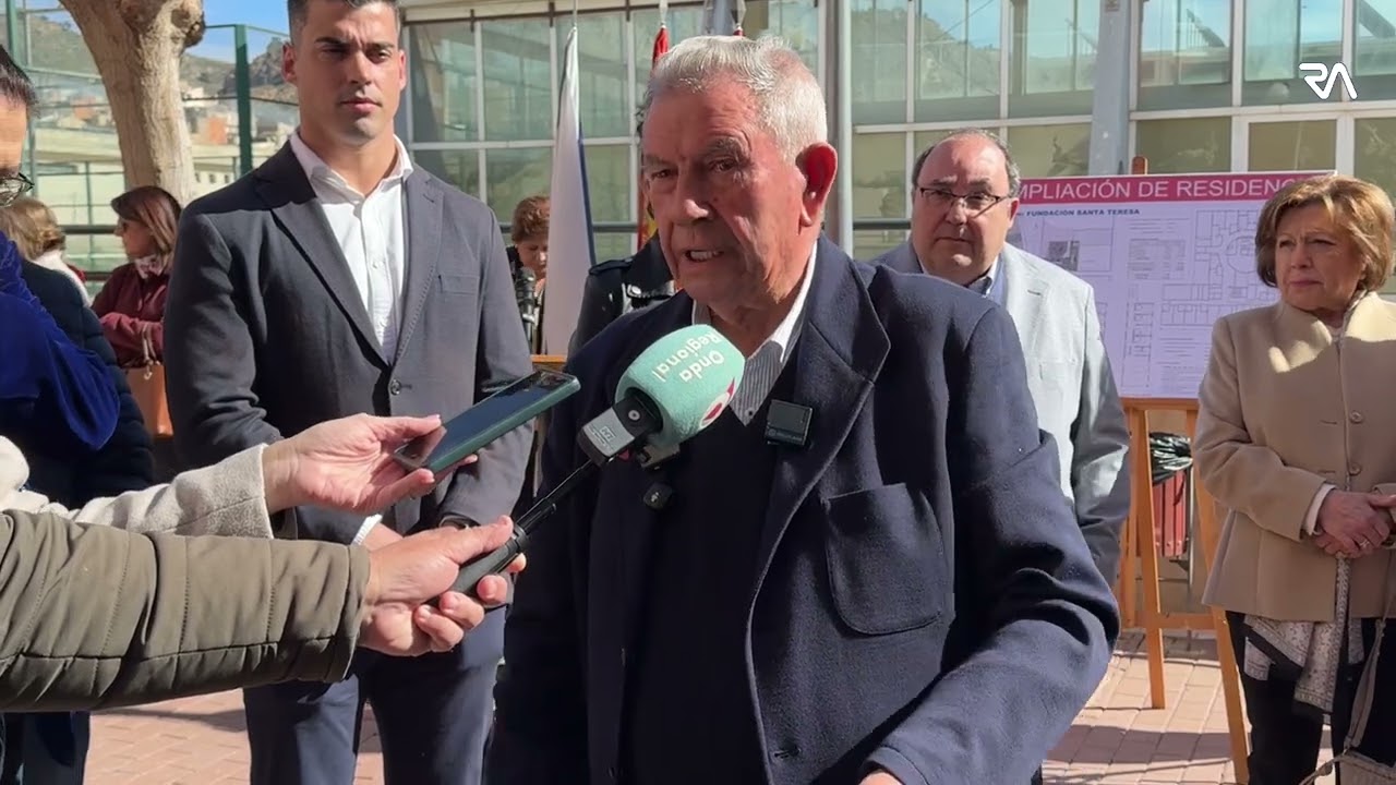 Declaraciones antes de la puesta de la primera piedra de la ampliación Residencia Nicolás Gómez 