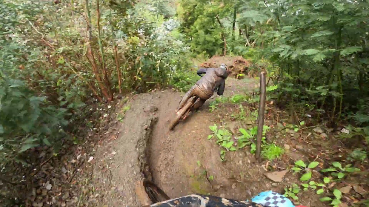 FUN IN THE MUD! MATT WALKER FOLLOWING ME DOWN THE PARDAL TRACK, LOUSA...