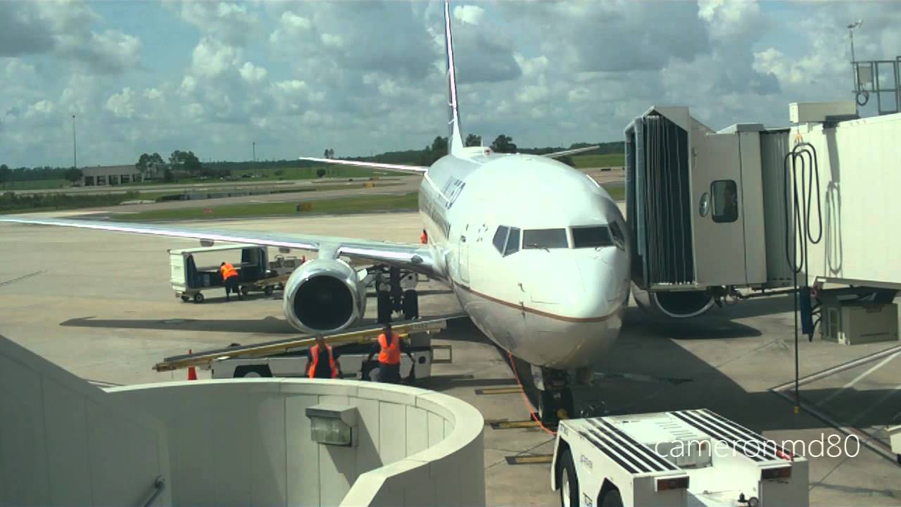 UNITED Boeing 737-800 Loading and Gate Departure