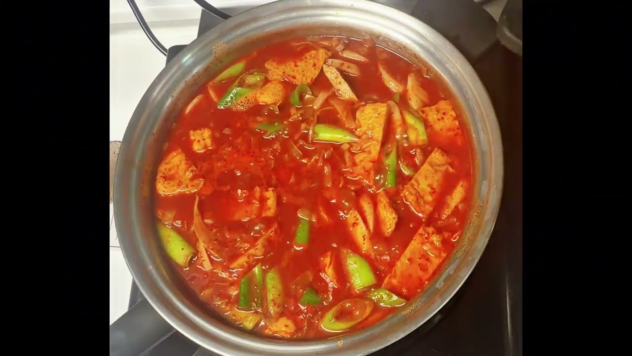 남은 떡국떡 활용법1. 떡볶이 만들기