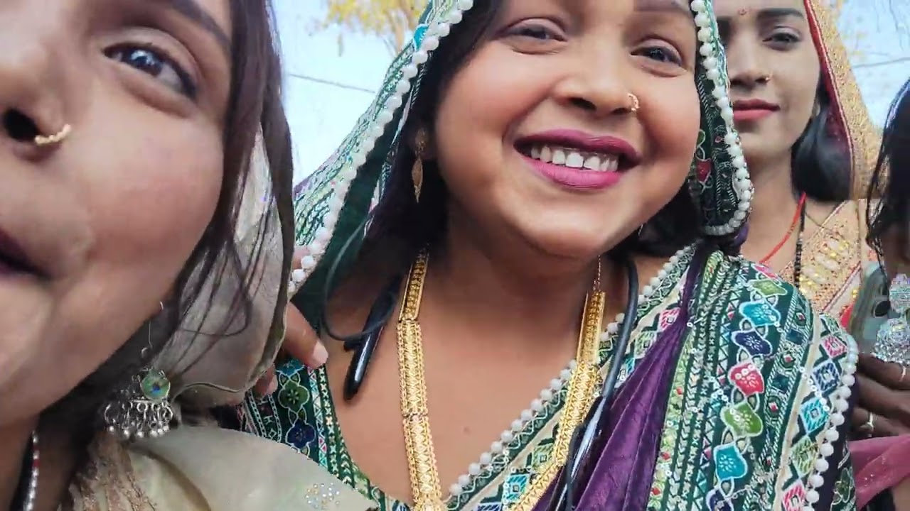 Manju Mohini ji kar se nikal ke bahar a gai#song