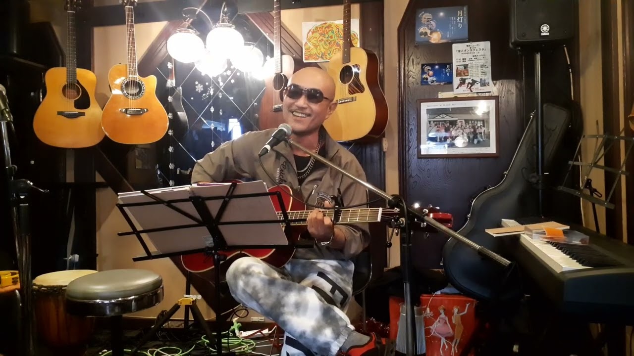 ニューボンにて・・🎵店主のかなみさんを、松山千春さんの曲で、ハゲ(励)ましてきました🎵おいで僕のそばに🎵～逢いたい🎵～ひとりじめ🎵(全３曲カバー)🎸