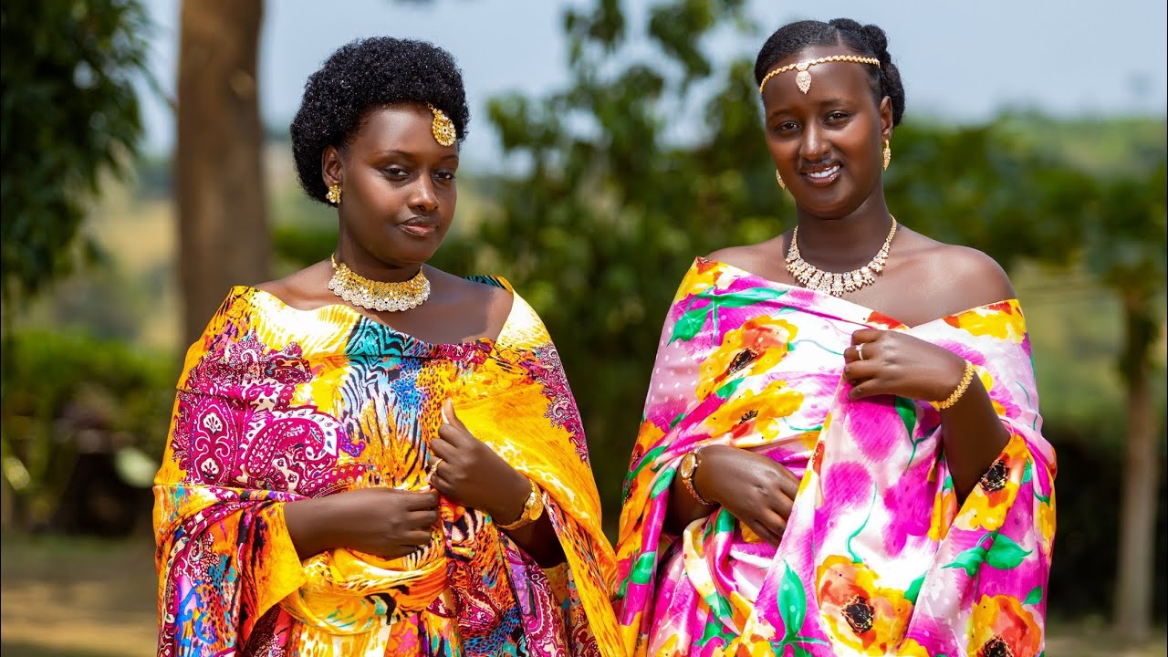 Okuhingira Caroline and Catherine #bahima #kuhingira