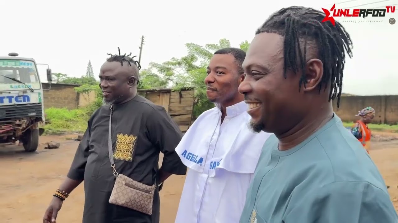 Kunle Afod met with Agbala Gabriel to appreciate him for his good deeds