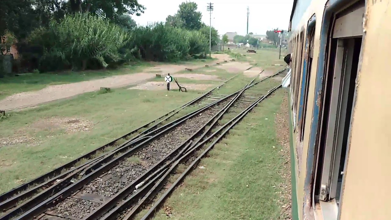 Millat Express 18DN departure from Malakwal Junction to Karachi at 11am on 23 August 2017.
