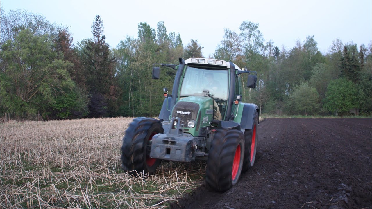 Mest uitrijden en ploegen met landbouwwerken Volckaerts met fendt 818 en Lamborghini Spark 140