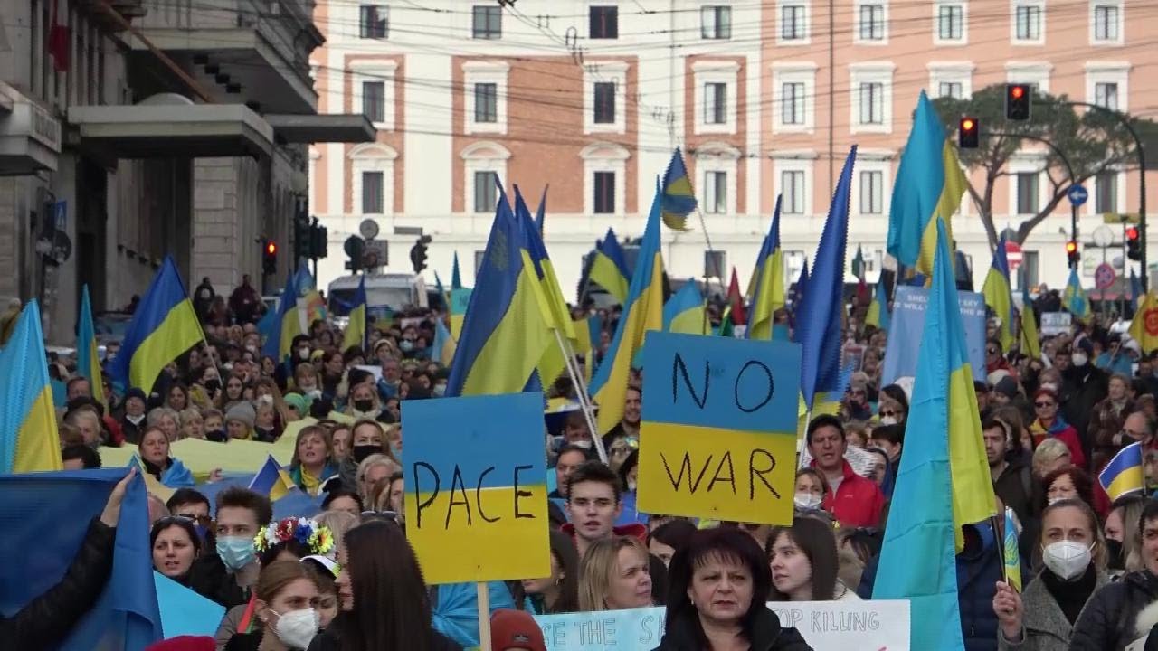 Roma, gli ucraini in piazza: 