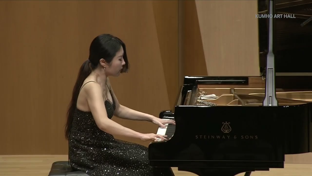 L.v. Beethoven Piano Sonata No.30 in E Major, Op.109 - Chloe Mun 문지영