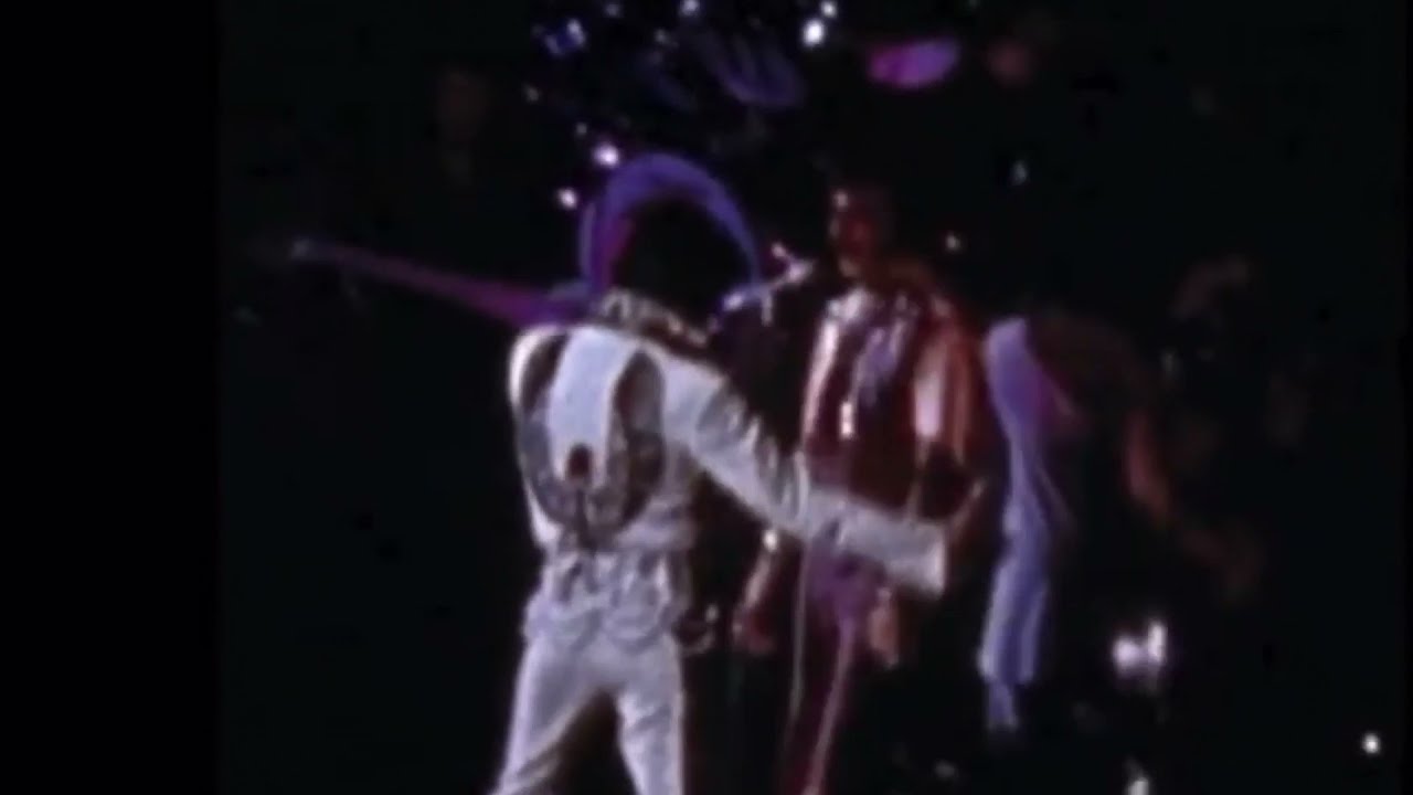 Can’t Help Falling In Love - Live In Pittsburgh, Pennsylvania - December 31, 1976