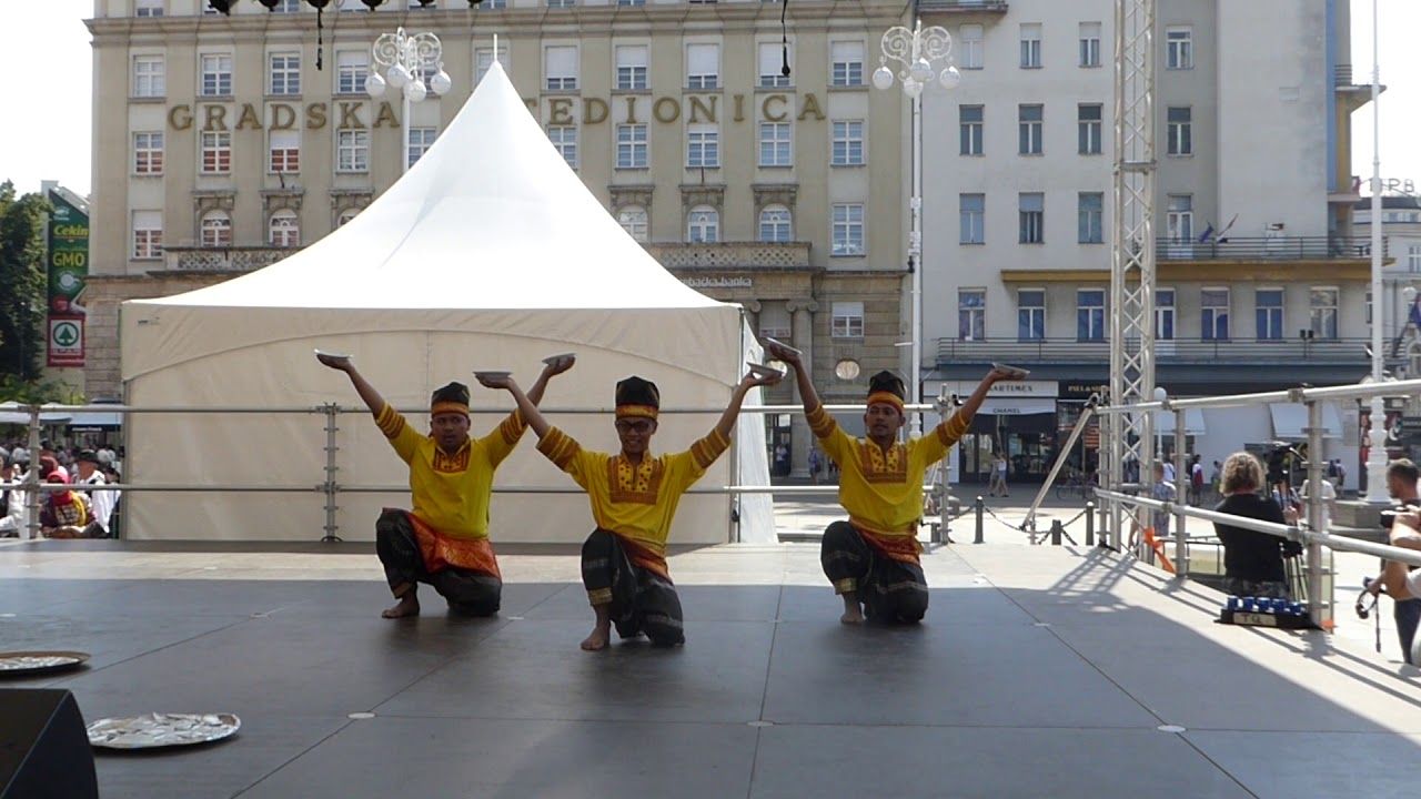 Tari Piring Plate Dance - Sumbar Talenta Indonesia (Padang, Sumatra) in Zagreb, Croatia 2017