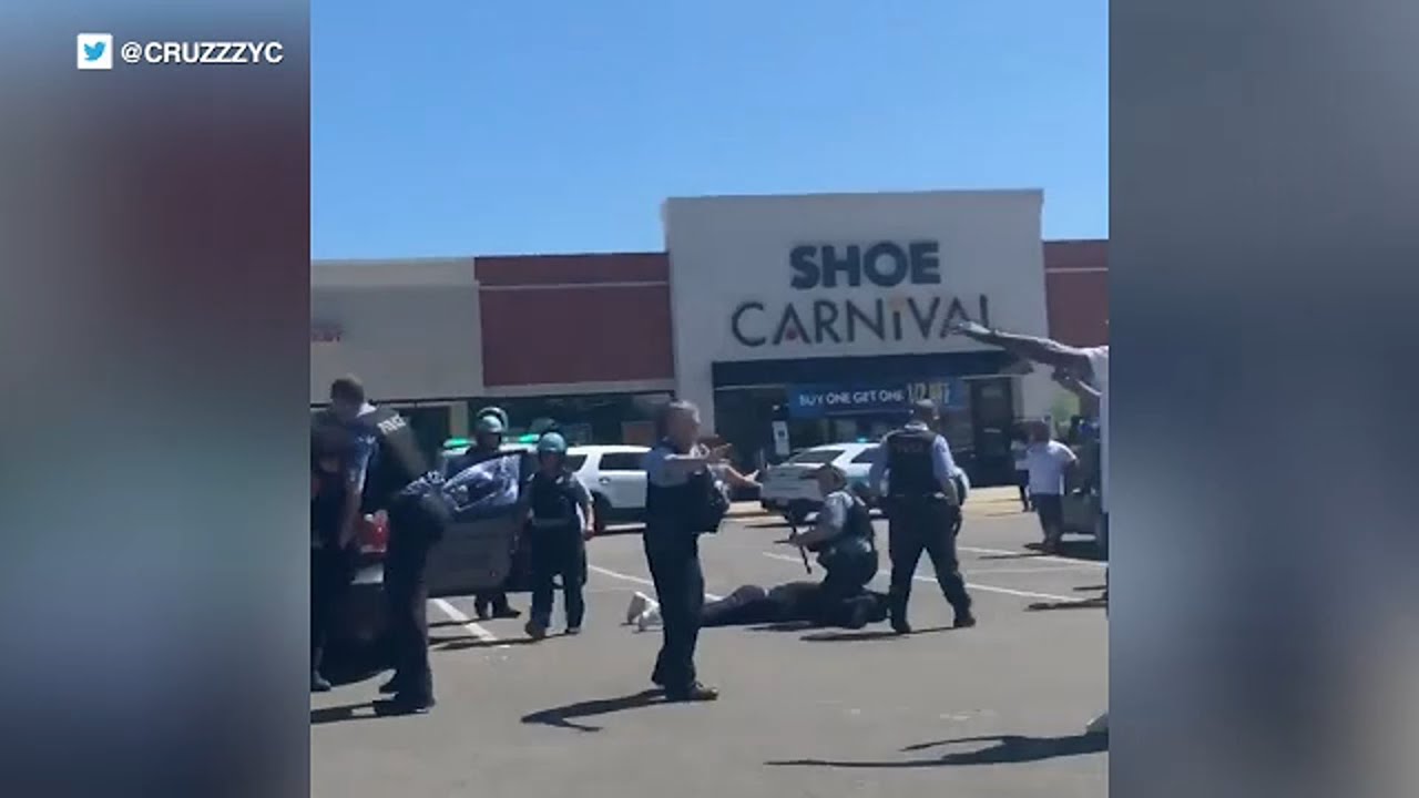 Video shows Chicago police officers pulling 2 women from car, throwing them to ground