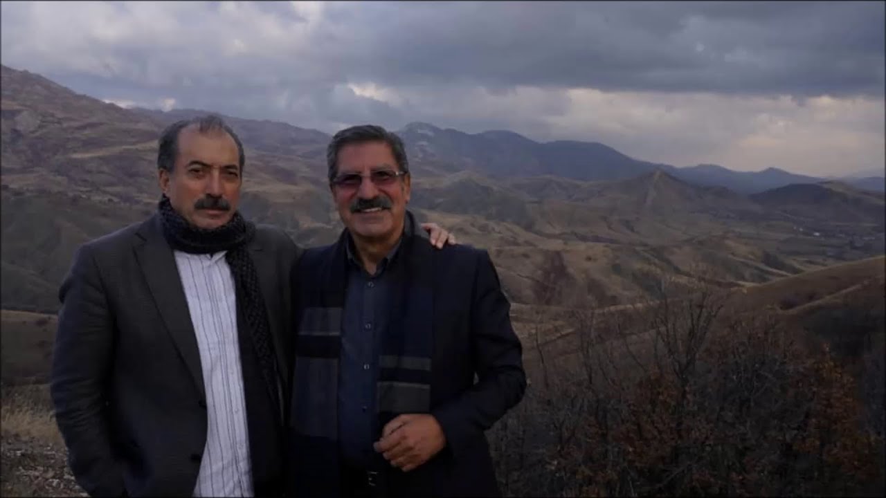 Kubilay Dökmetaş   Kapıya Oturmuş   Ağ gül   Penceresi Mavi Boya