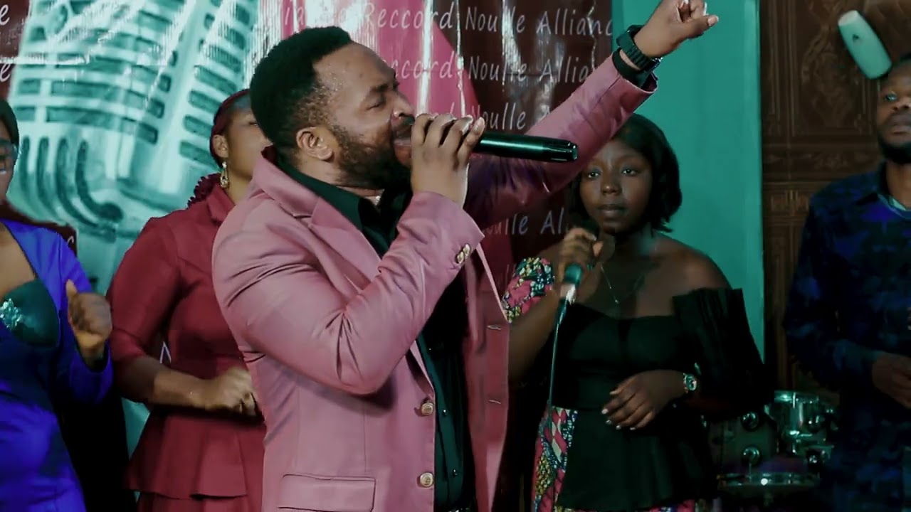 CHRIS MISAPI WASHIYA MULONDO MESSIYA-KITANGO KYA MAABUDU