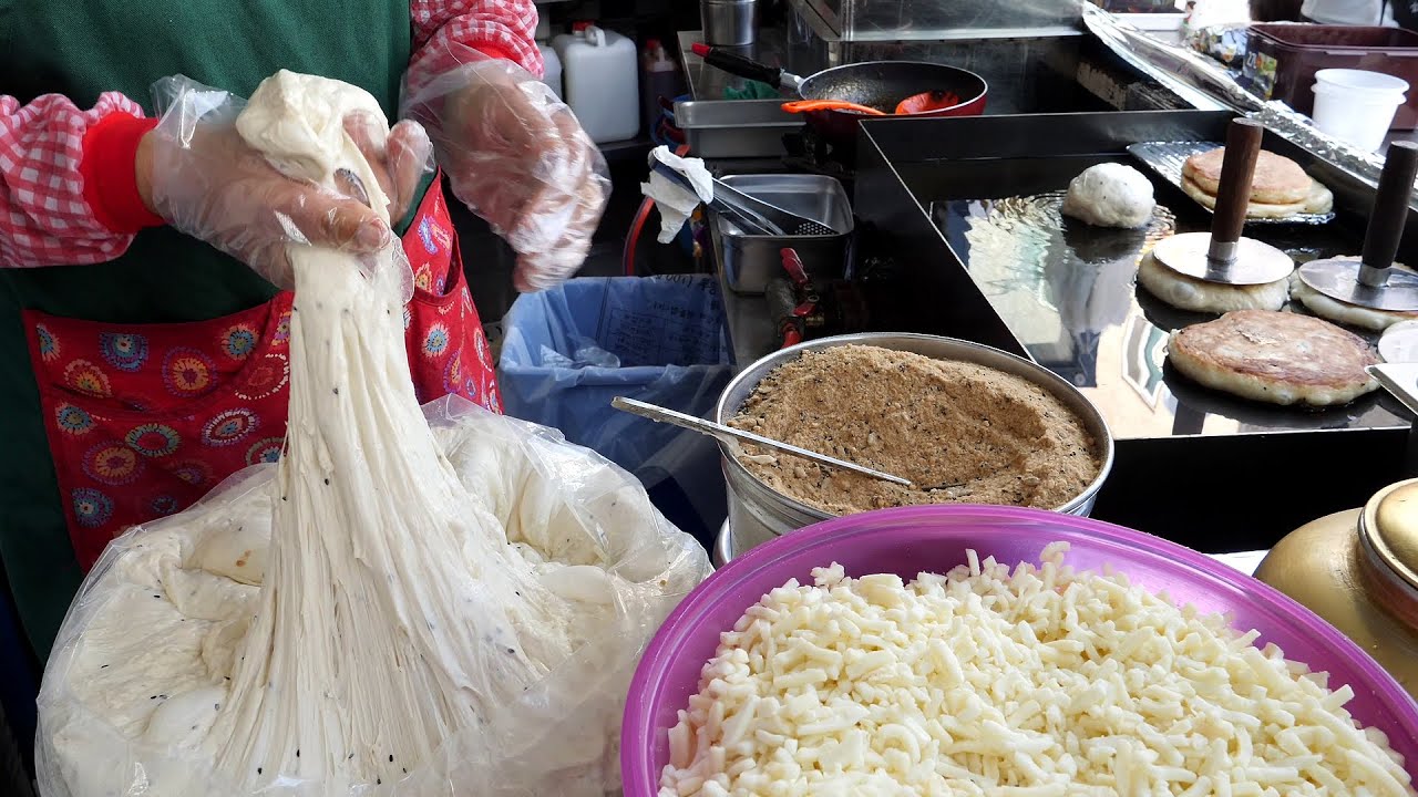 이태원 치즈 호떡 cheese pan-fried sweet pancake - hotteok / korean street food