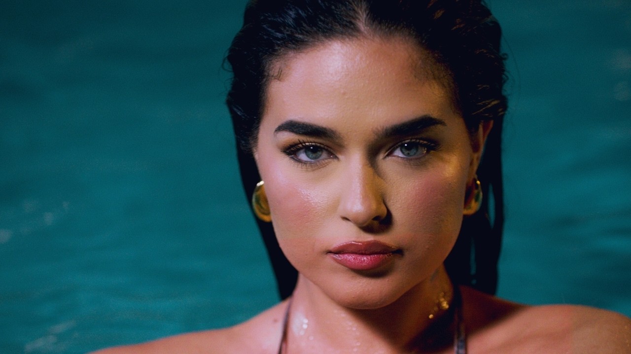 NO LE HABLEN DE AMOR - ELENA X KOLA LOKA ( OFFICIAL VIDEO)