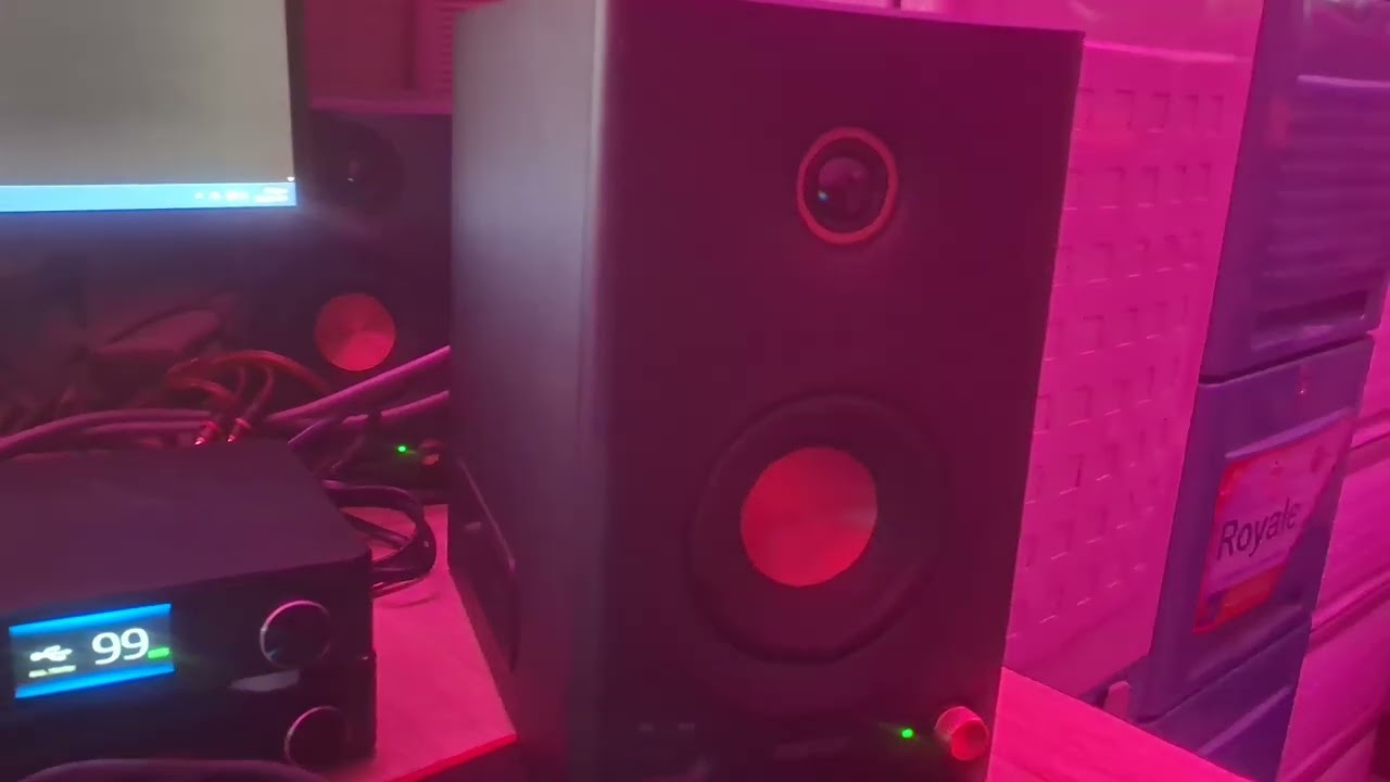 EDIFIER MR5 MR3 AND SUBWOOFER
