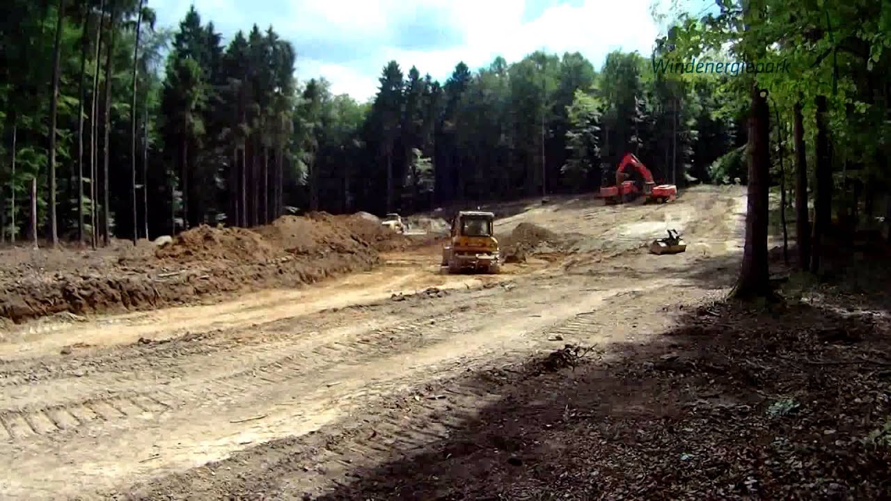 Vorbereitungen für den Fundament-bau im Zeitraffer am Windpark Heidenod