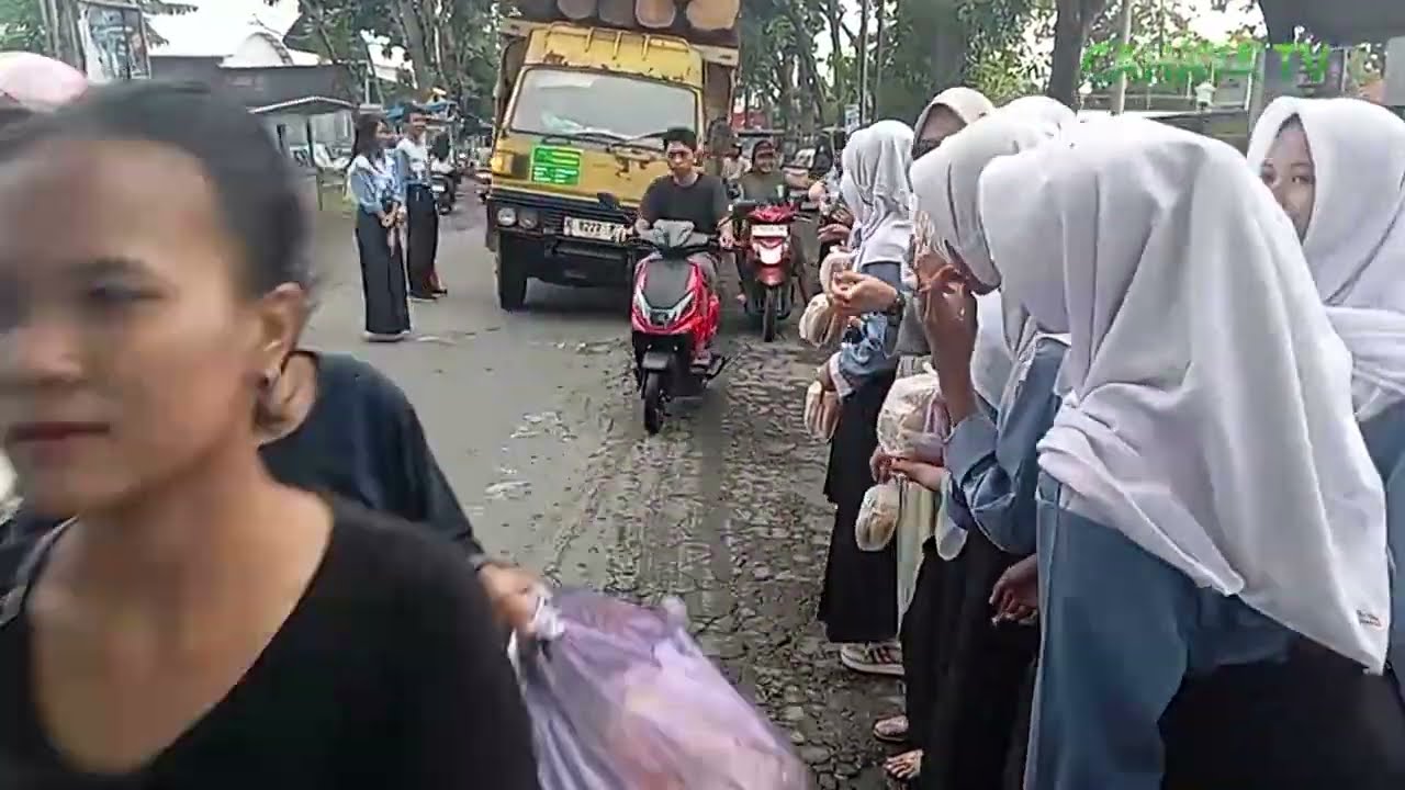 SMP Negeri 1 Jakenan Pati Berbagi  Ratusan Takjil, Tebar Kepedulian di Bulan Suci Ramadan