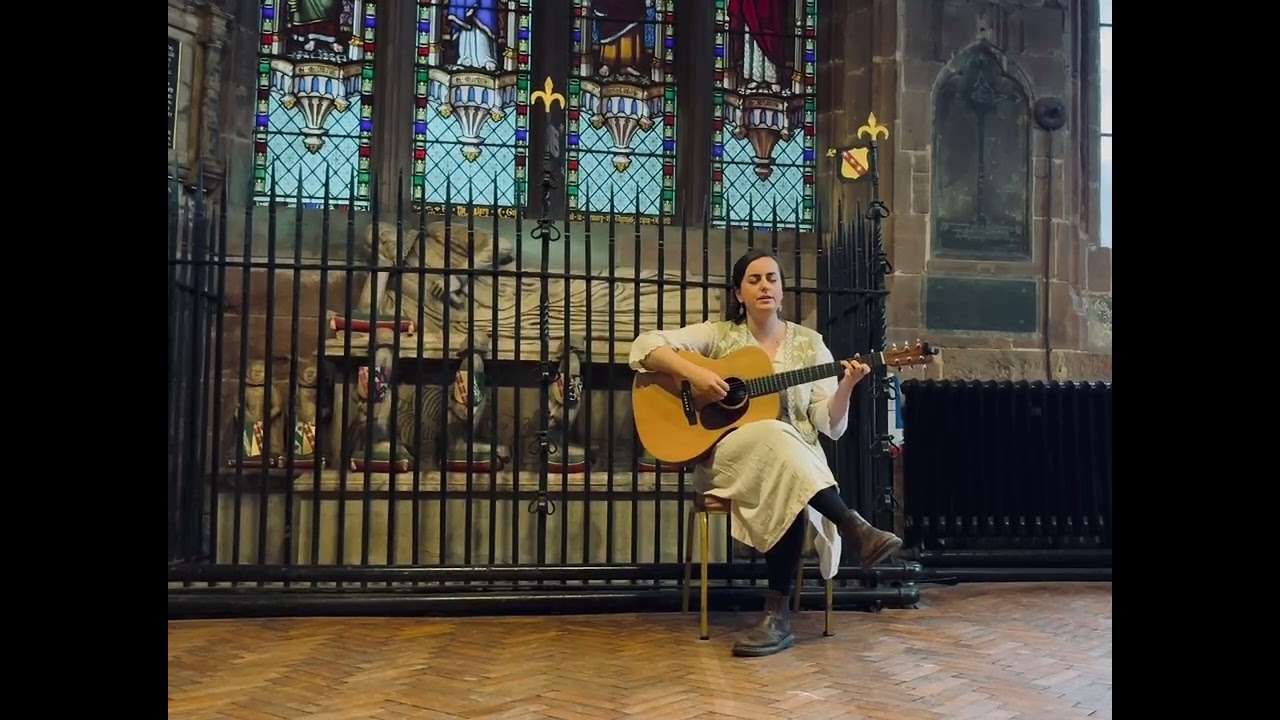 Caitlin Gilligan - Tired Traveller (live)