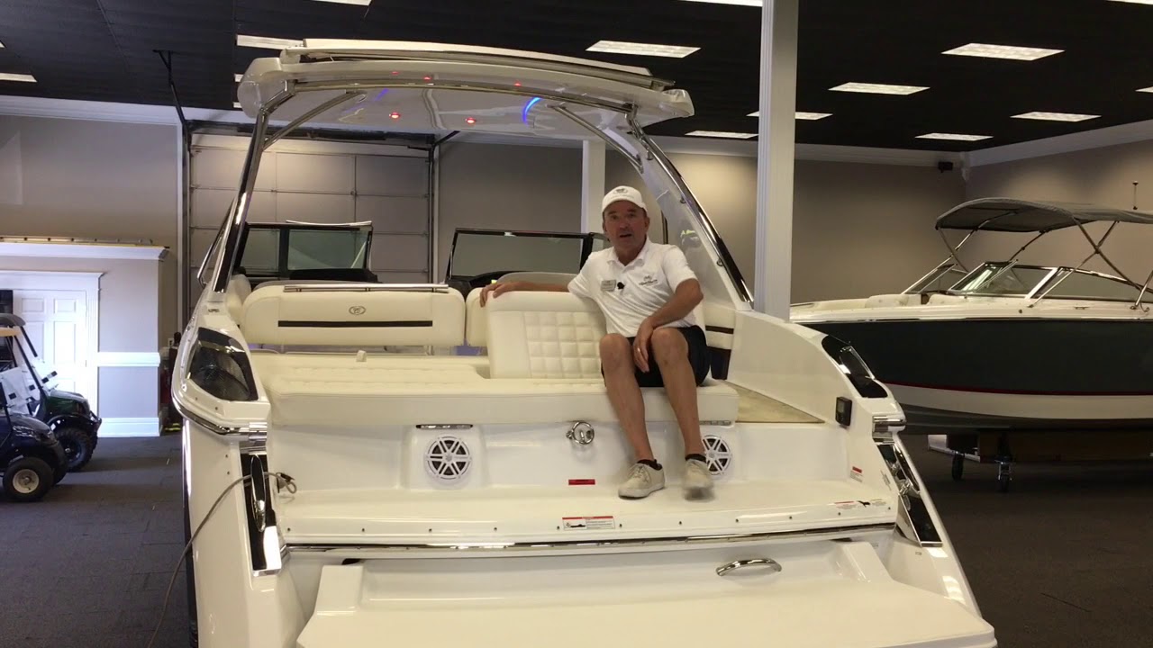 Cobalt R30 Village Marina