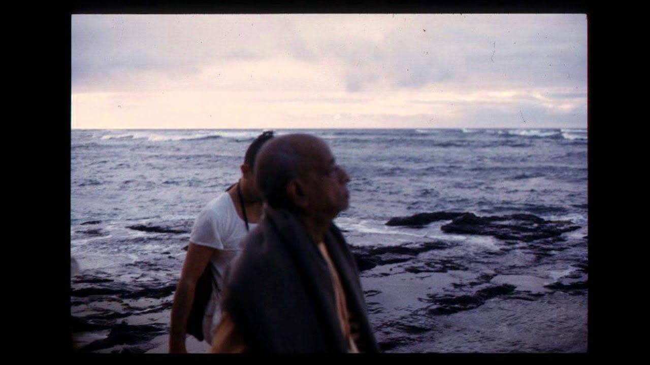 Prabhupada Singing