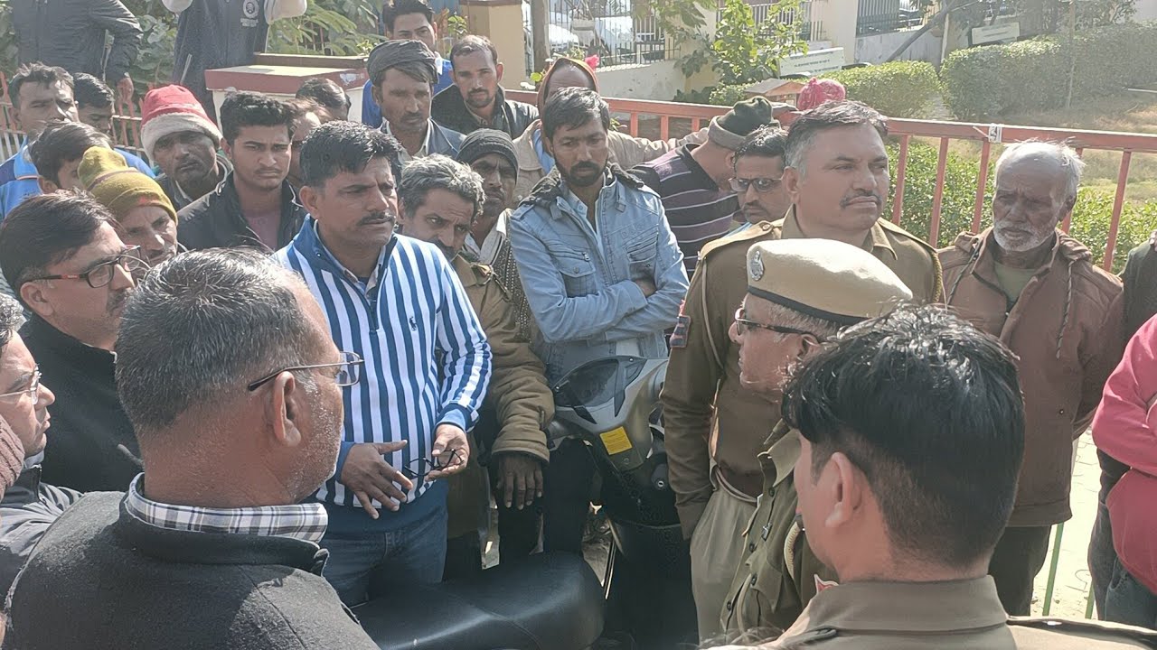 नवलगढ़: बारात जाने के लिए खड़े व्यक्ति को पिकअप से मारी टक्कर, नीचे गिरा तो उस पर गाड़ी चढ़ा दी live
