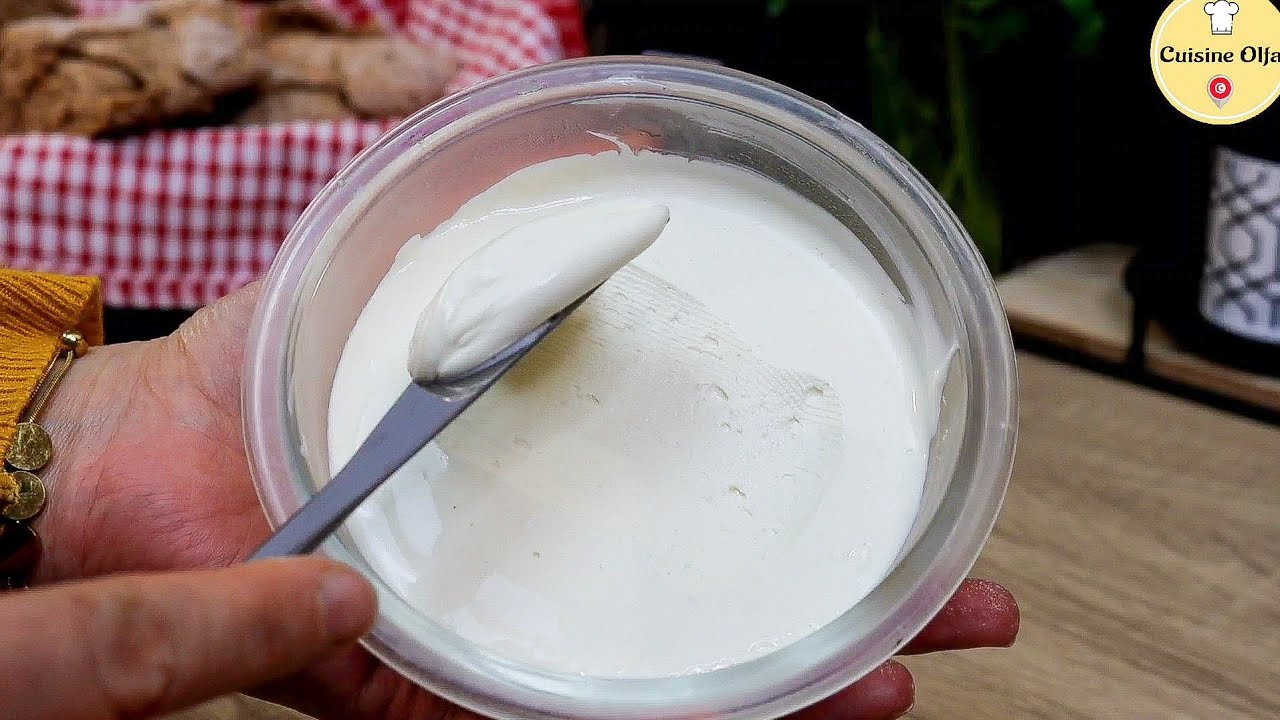 الجبنة الكريمية  من اسهل ما يكون و خبز القمح و الشعير الصافي. fromage frais  à tartiner