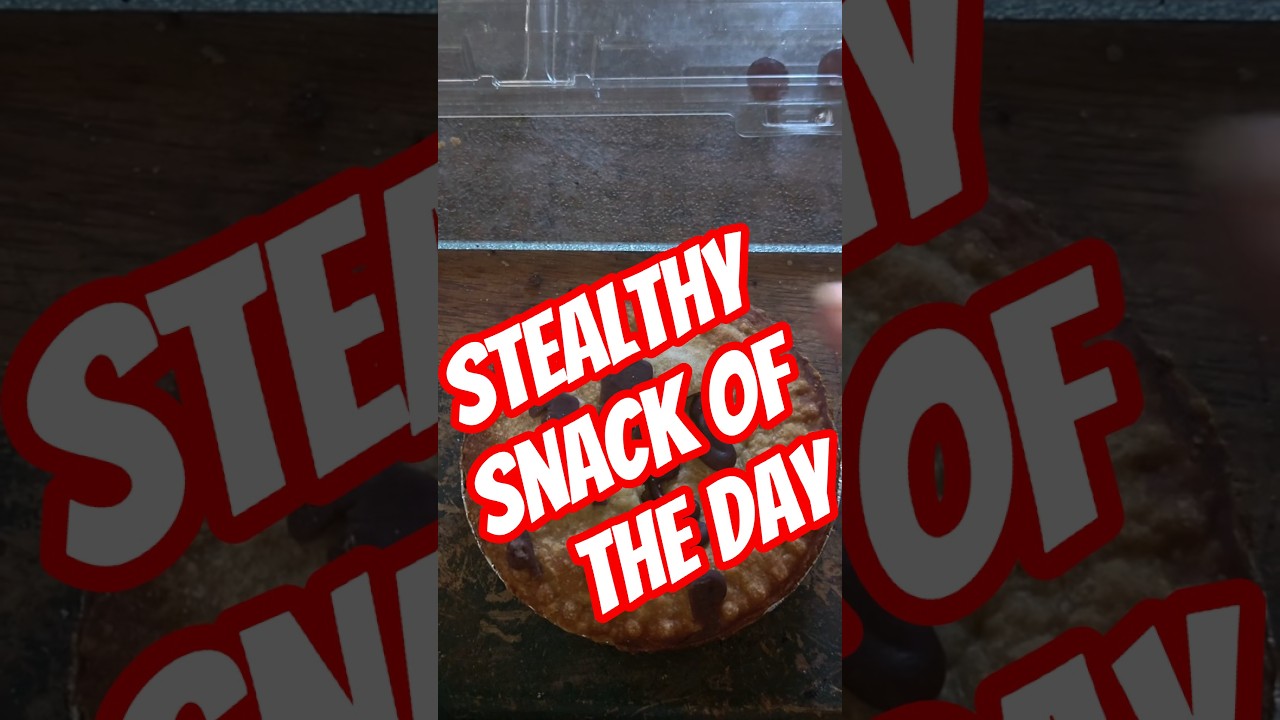 Stealthy snack of the day 🏕  