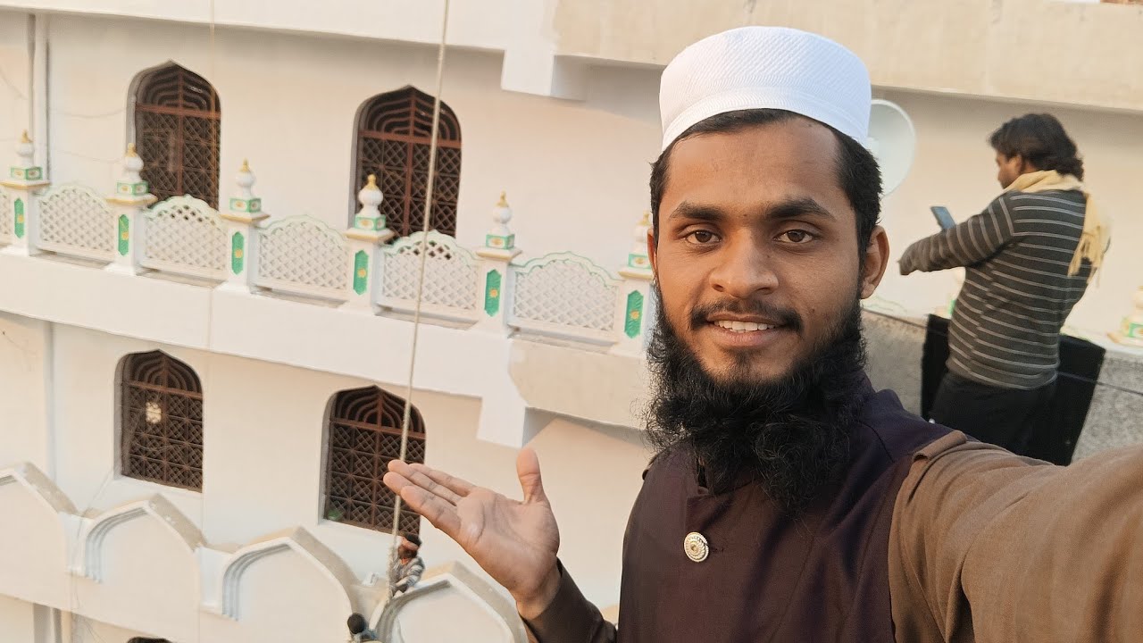 Finally is masjid mein paint and tile pathar donon kam chalu hai 🧡🤍💚🇮🇳