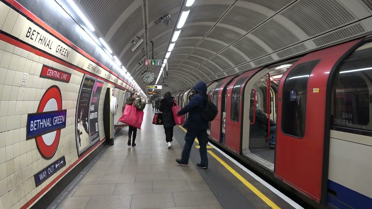 London Underground 1992 Stock 91097 and 91047 at Bethnal Green