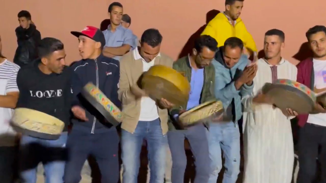 Ahidous ait atta Oussikis awa tla tayri s id bab ns أحيدوس أيت عطا  أوسيكيس
