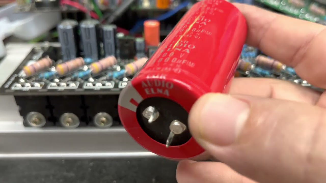 CAPACITORES ELNA AINDA EXISTE?