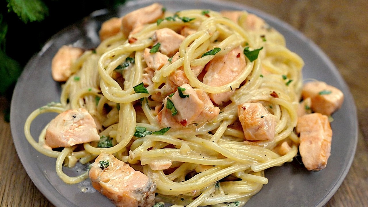Schnell und lecker! Ein einfaches Rezept für Lachsnudeln.