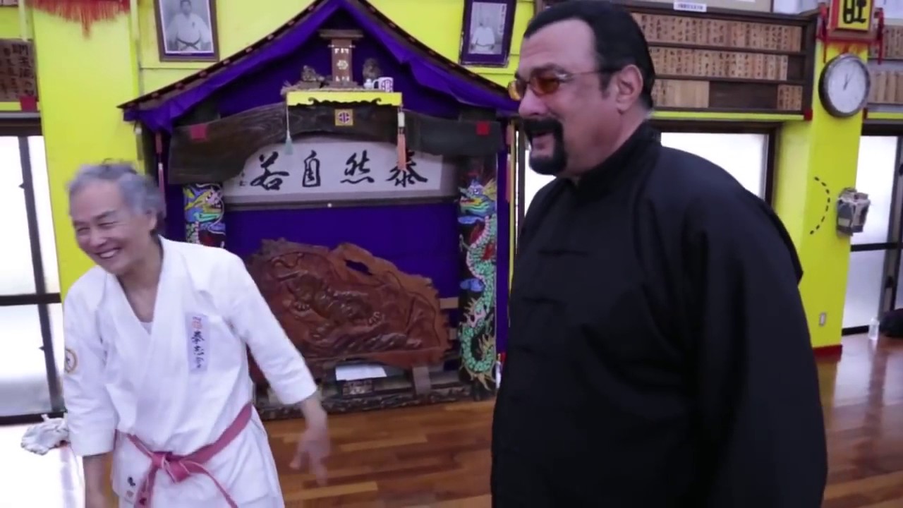 Tetsuhiro Hokama demonstrates Karate to Steven Seagal