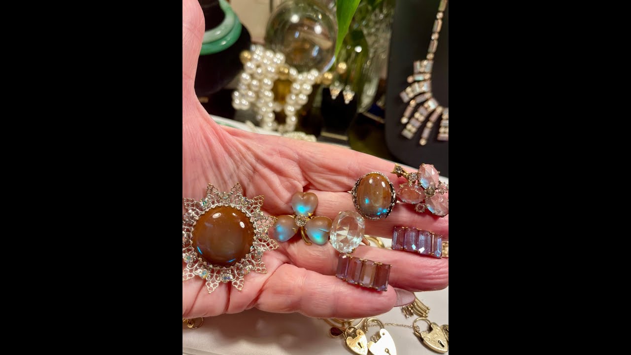 Killer Queen 👑Antique Jewelry Dana Stewart Coates is live Saphiret Sunday Sale