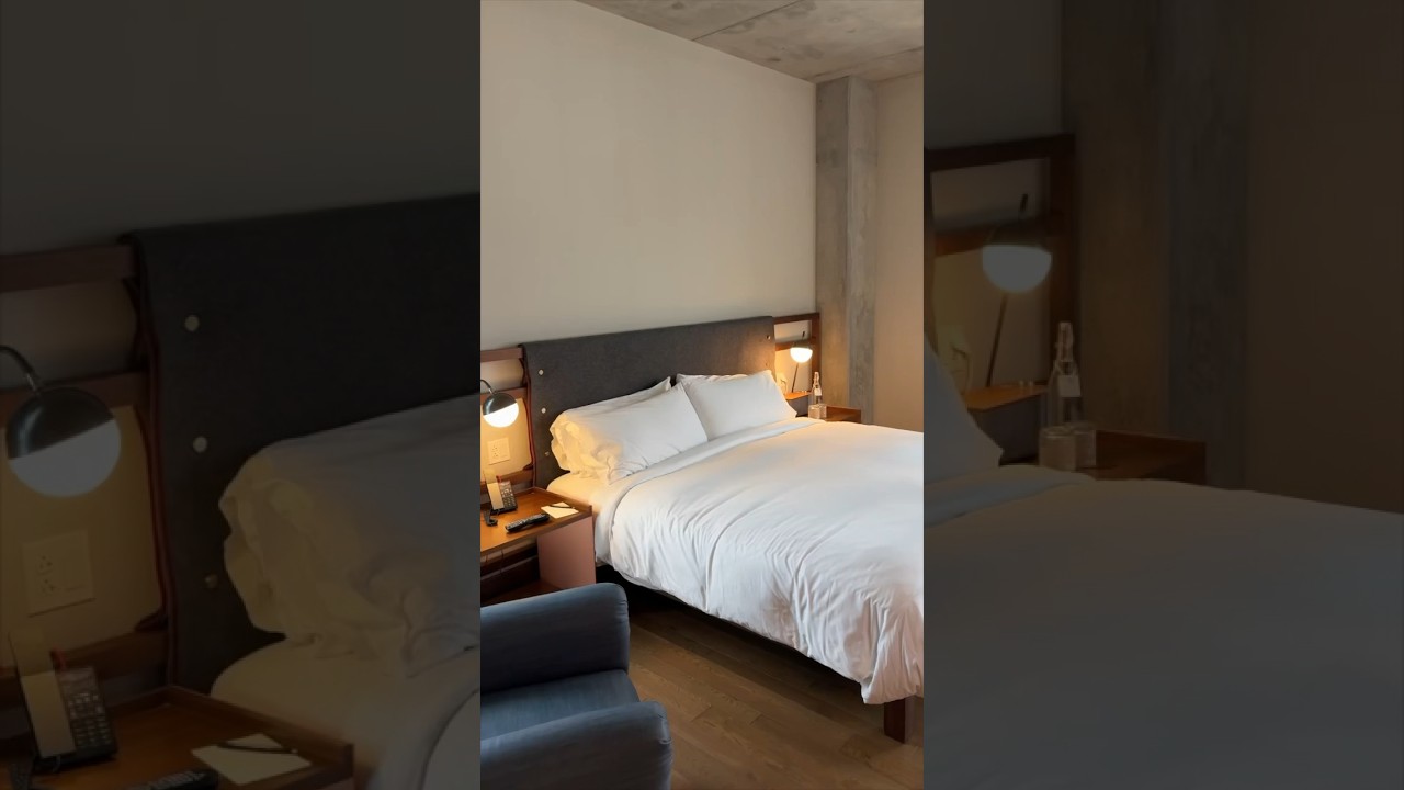 STAYCATION ROOM TOUR😌🛏️ #austin #austintexas #southcongress #staycation #roomtour
