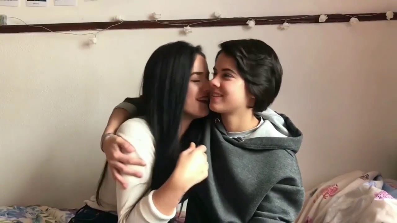 Pochilove - cute couple