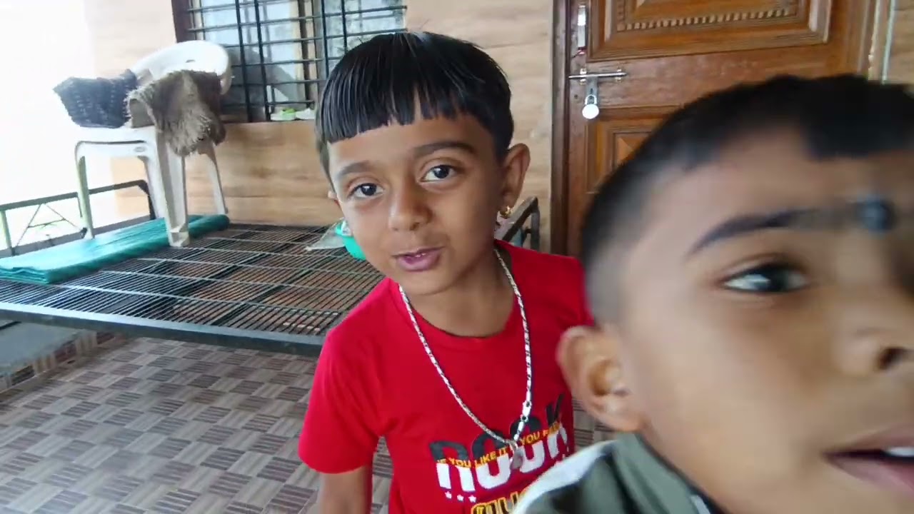 माऊली साईला दुखणं बरं  होण्याचं औषध पाजतोय.. 😂😂