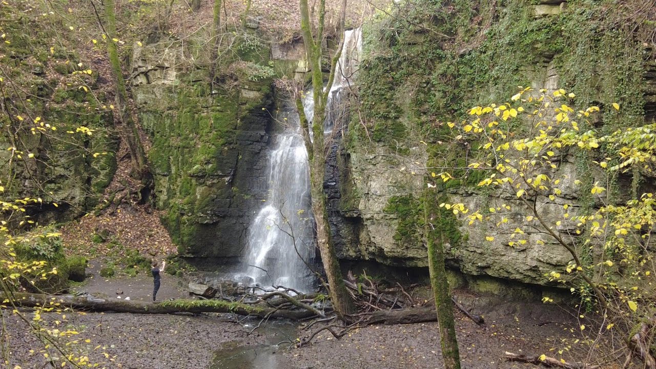 A Circular walk from Eyam, the plaque village to Swallett Waterfall