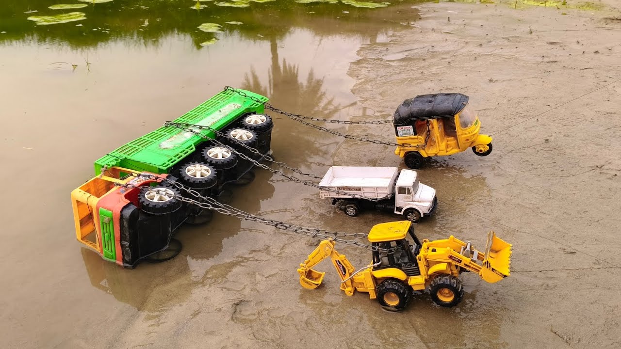 BharatBenz TATA DumperTruck Accident Pulling Out Bolero Picup Autorickshaw or Jcb 3dx😱
