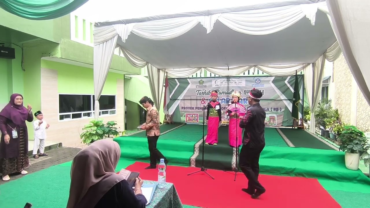 Penampilan Fashion Show dari daerah Bali Utara