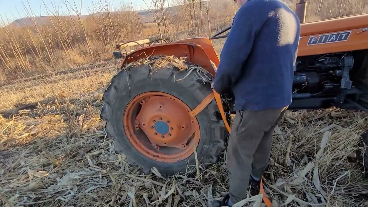 Încercare eșuată de a tracta o combina și după mergem cu ATV-ul pe deal