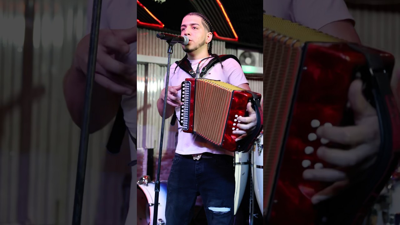 EL RUBIO ACORDE&Oacute;N - DALE SU MAM&Aacute; (B&Aacute;ILALO ROCKY) EN VIVO