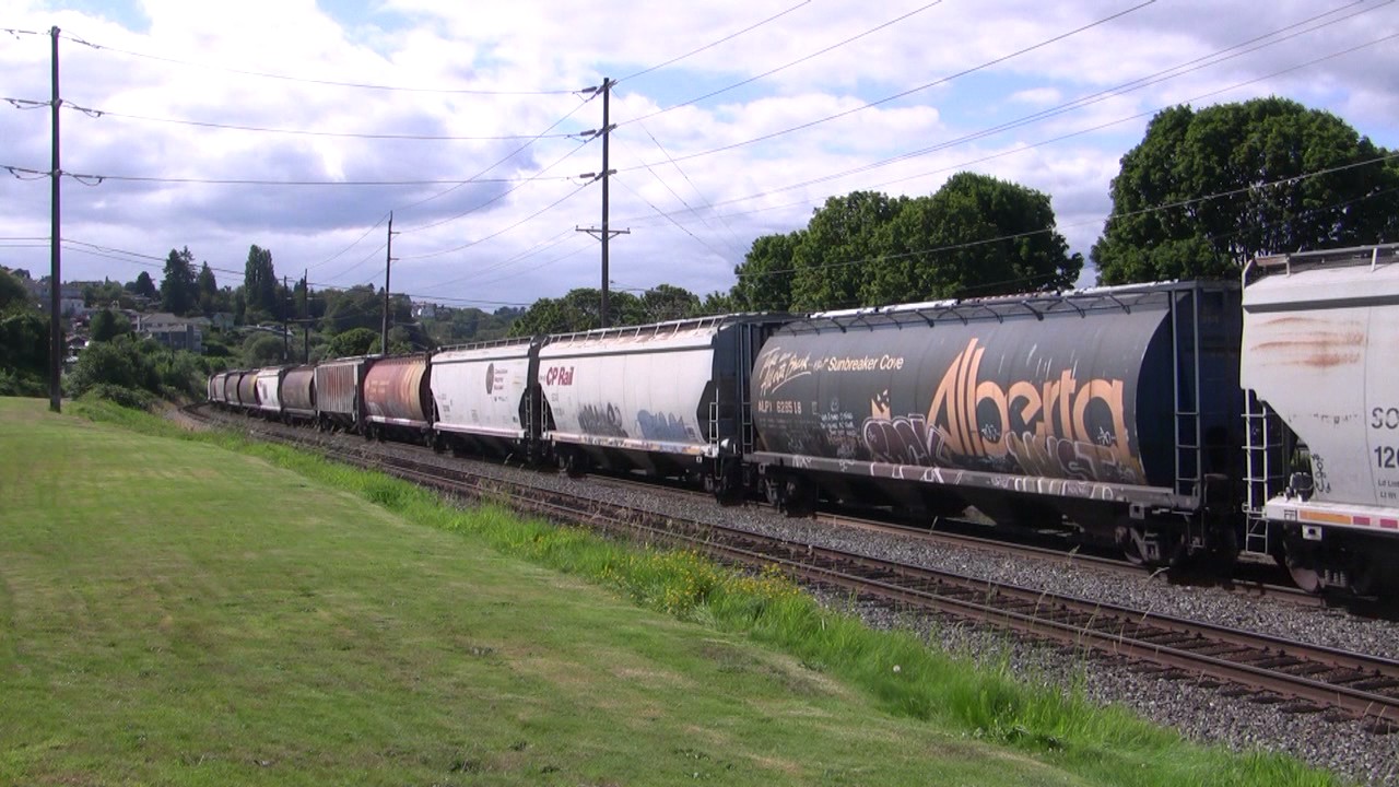 UP 5501 Leads A Grain Train @ Old Town Tacoma, WA w Canon HF11